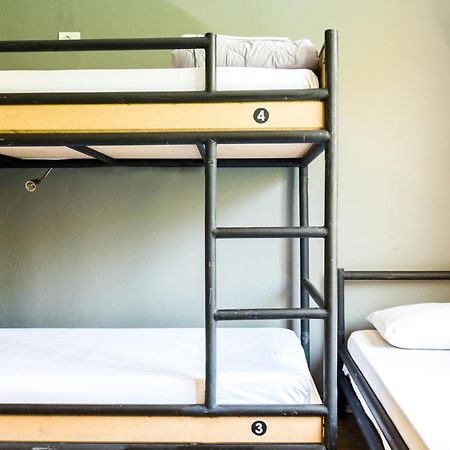 Destil Hostel Тирана Екстер'єр фото