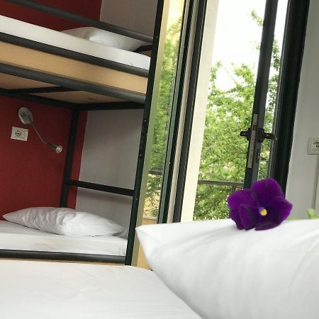 Destil Hostel Тирана Екстер'єр фото