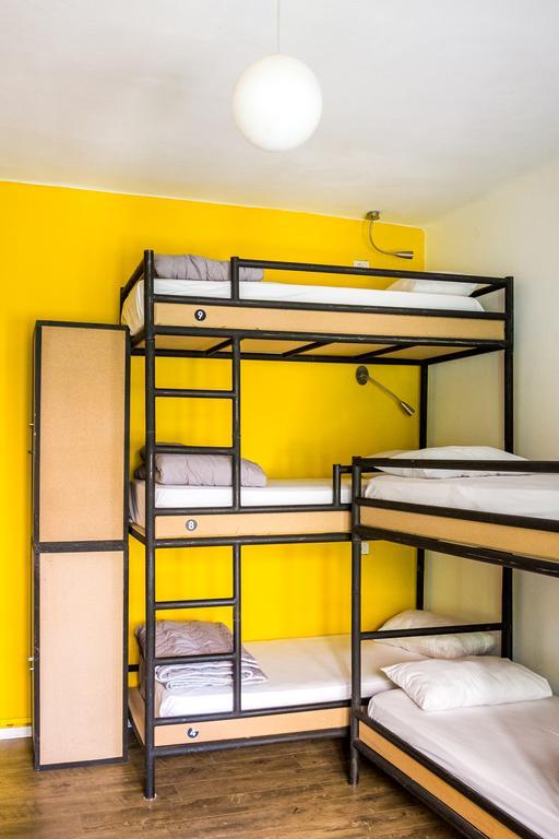 Destil Hostel Тирана Екстер'єр фото