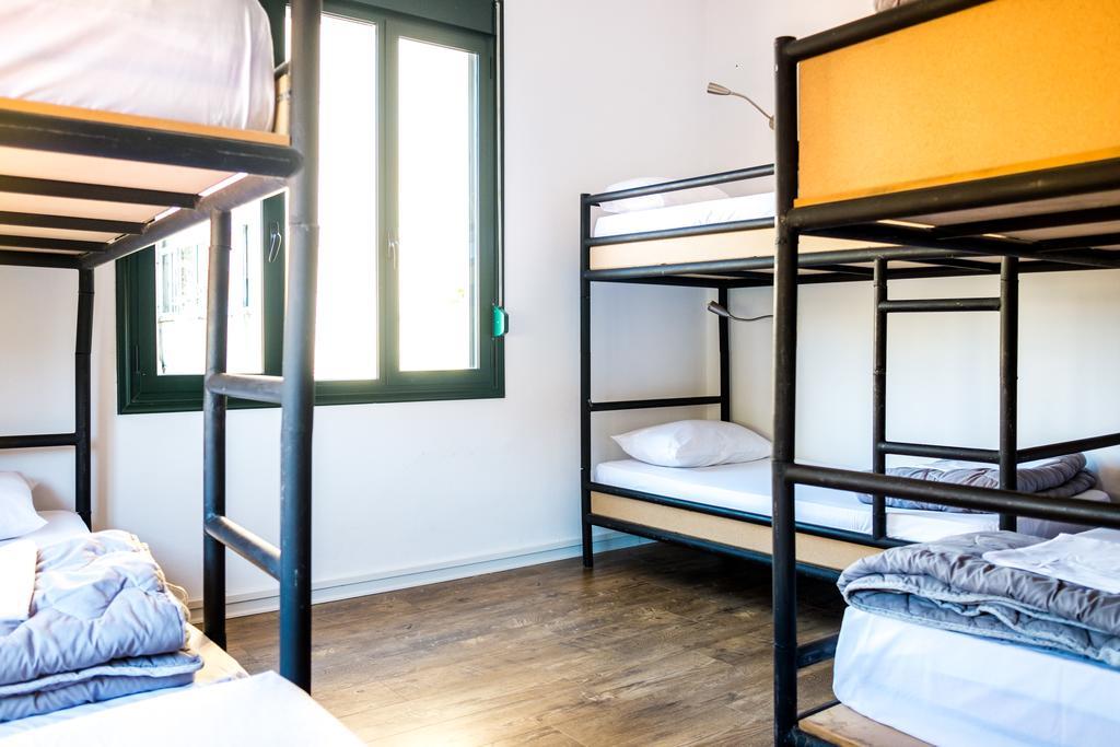 Destil Hostel Тирана Екстер'єр фото