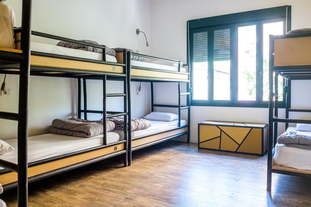 Destil Hostel Тирана Екстер'єр фото