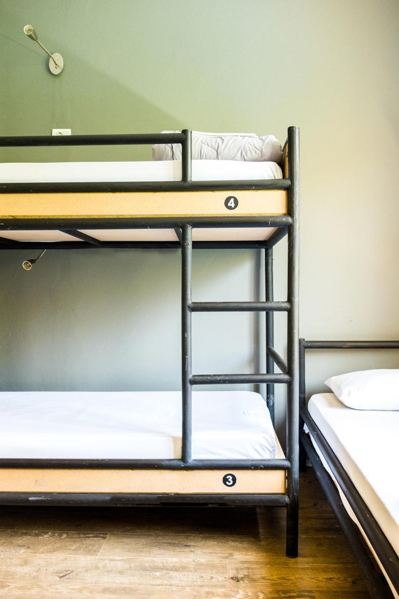 Destil Hostel Тирана Екстер'єр фото