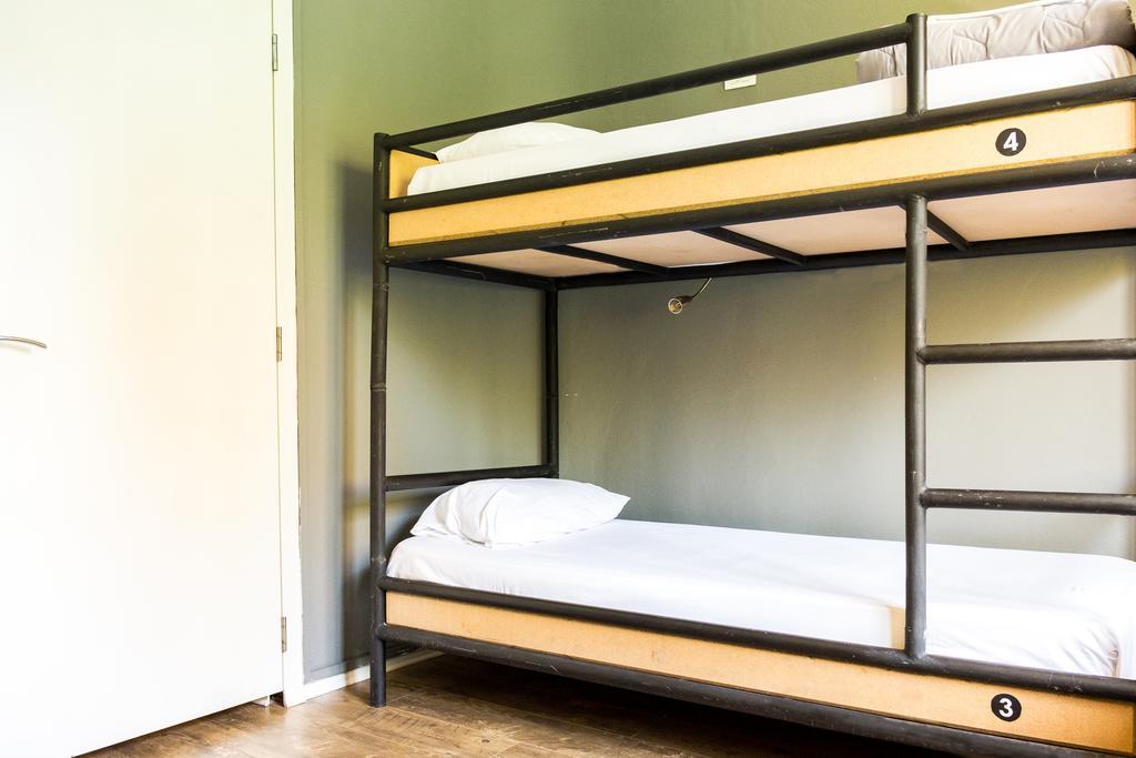 Destil Hostel Тирана Екстер'єр фото