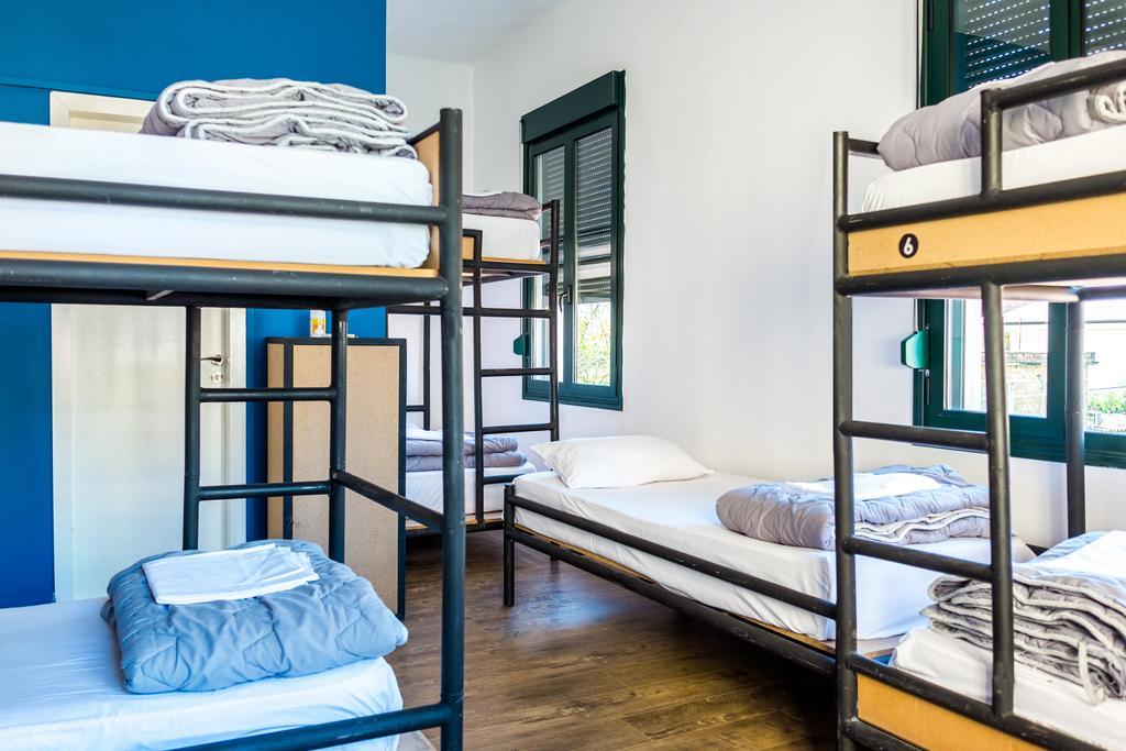 Destil Hostel Тирана Екстер'єр фото