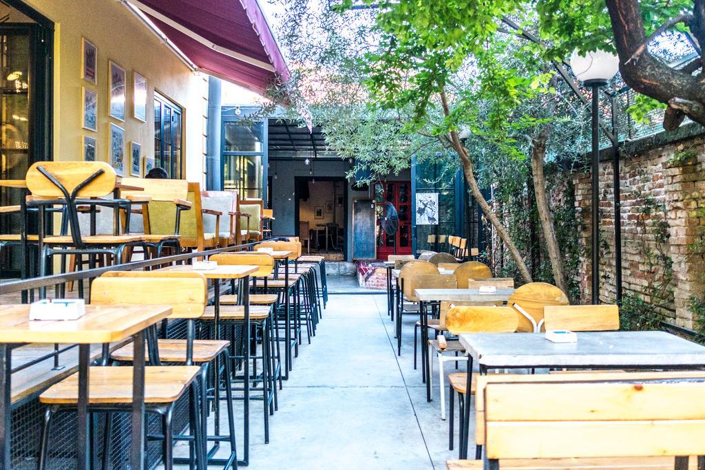 Destil Hostel Тирана Екстер'єр фото