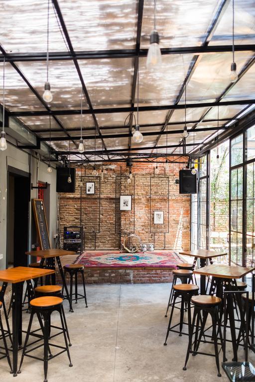 Destil Hostel Тирана Екстер'єр фото