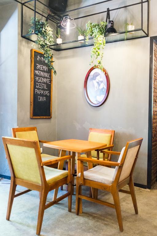 Destil Hostel Тирана Екстер'єр фото