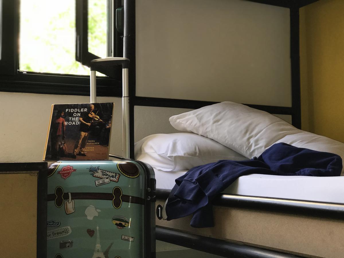 Destil Hostel Тирана Екстер'єр фото